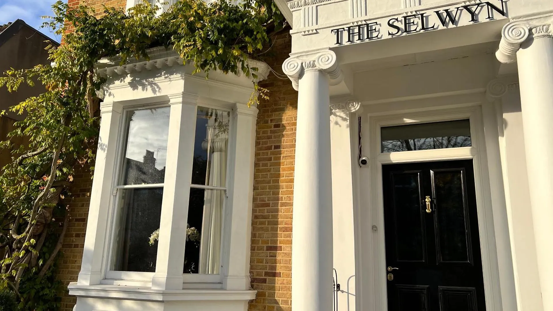6 Top-Rated Central Hotels in Richmond Town, London