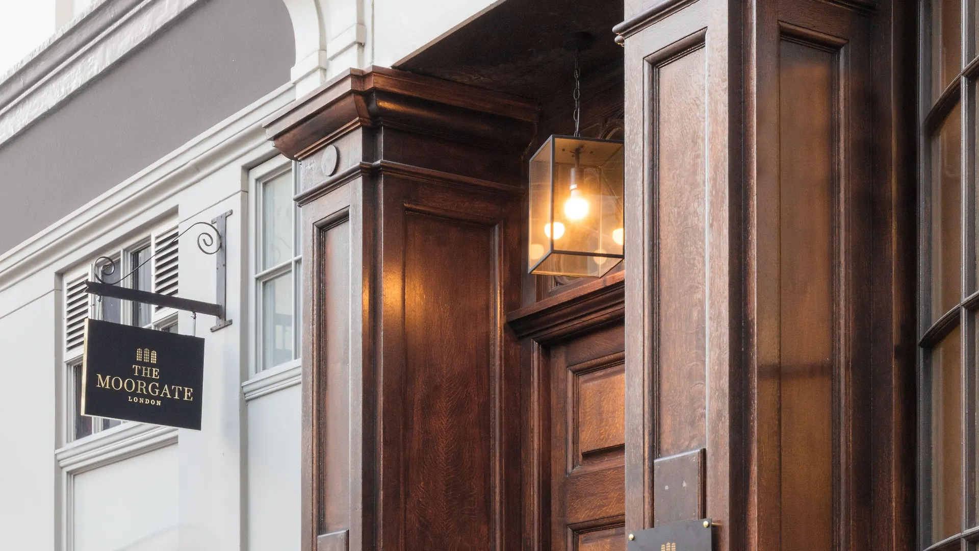 Where to Stay in City of London: 6 Best 4-Star Hotels