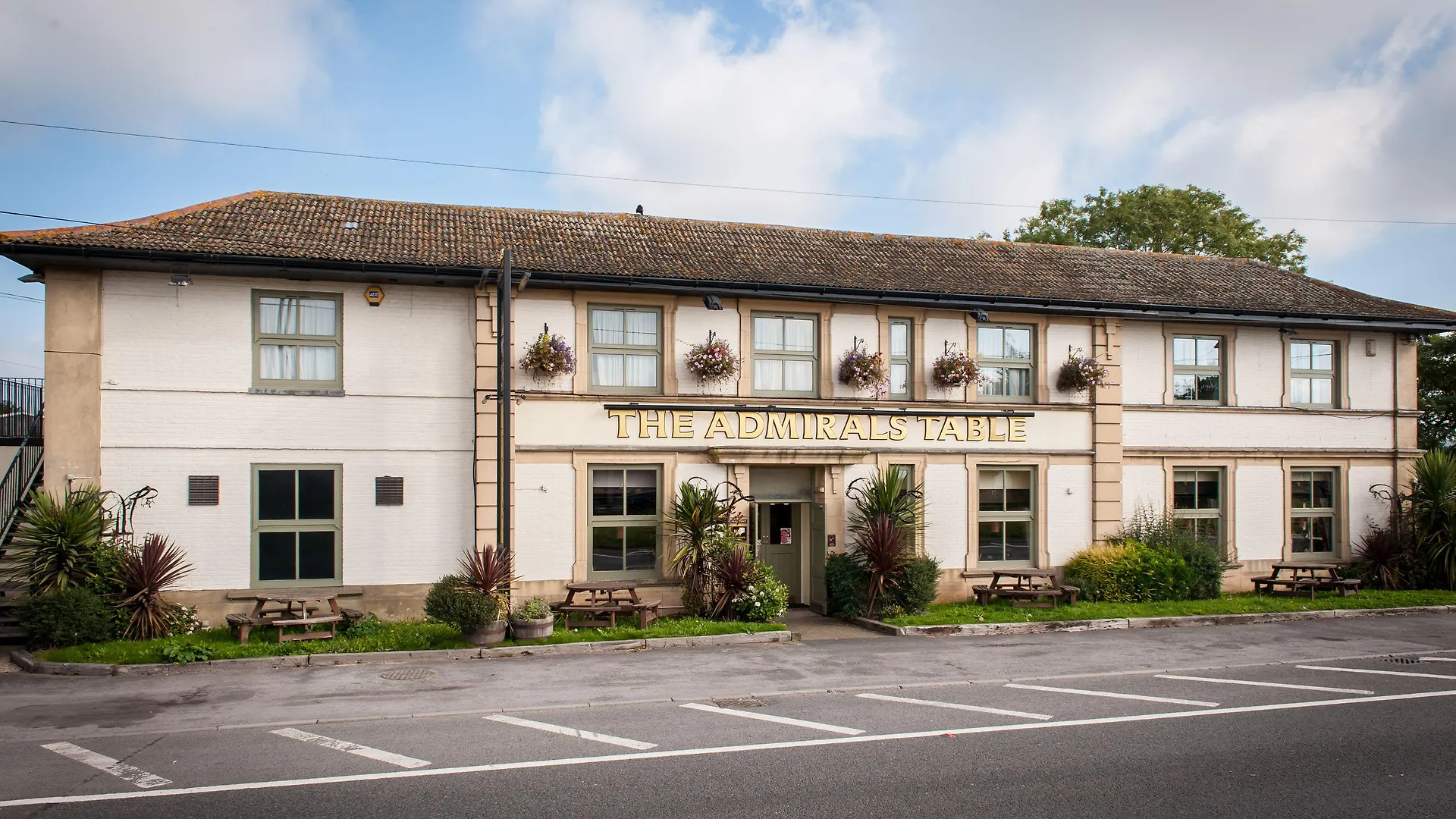 15 Best Family-Friendly Hotels in Somerset for a Stress-Free Stay