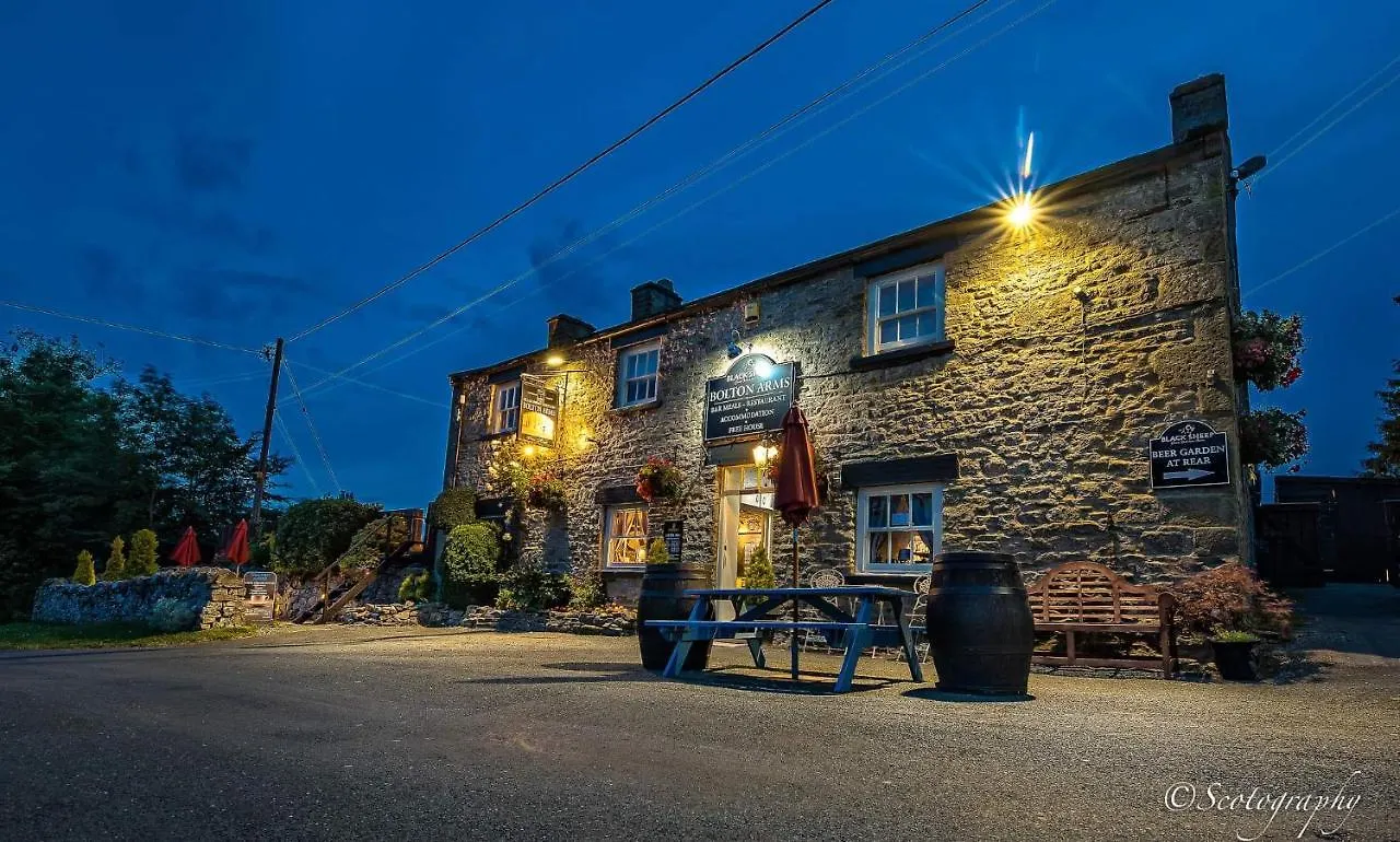 4 Smart Couple Hotels Near Constable Burton Hall Worth Booking