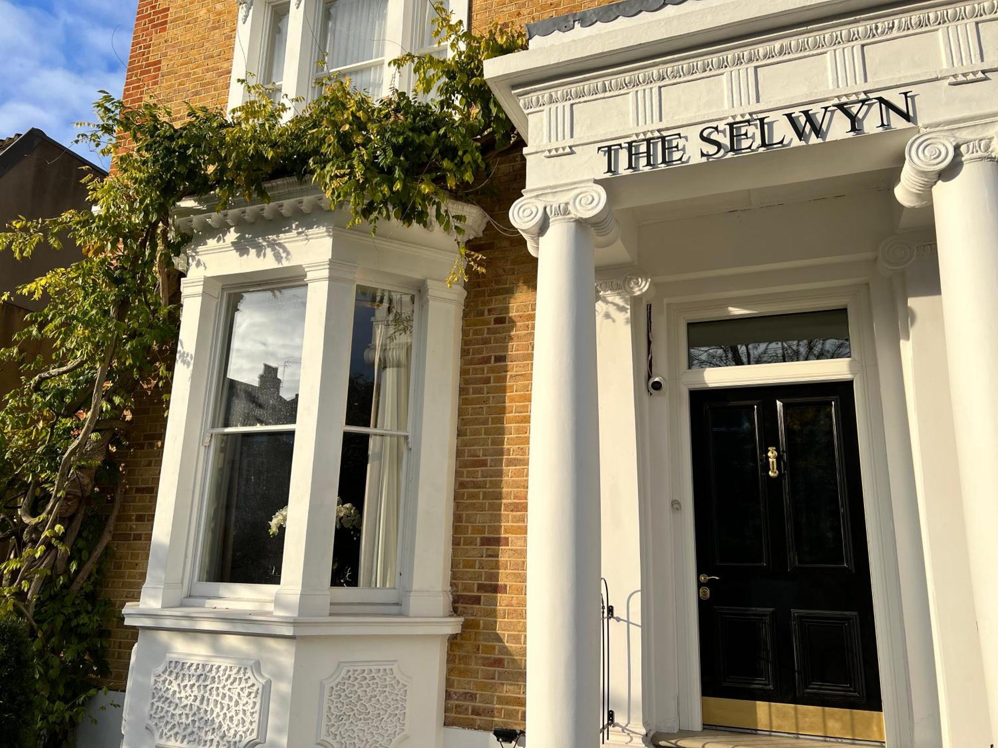 6 Top-Rated Central Hotels in Richmond Town, London